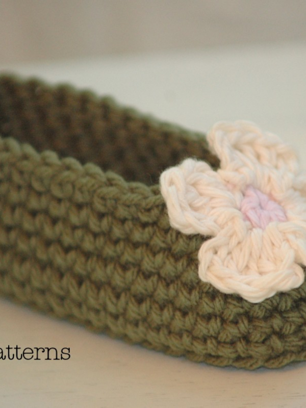 easy crochet pattern baby booties slippers and flower