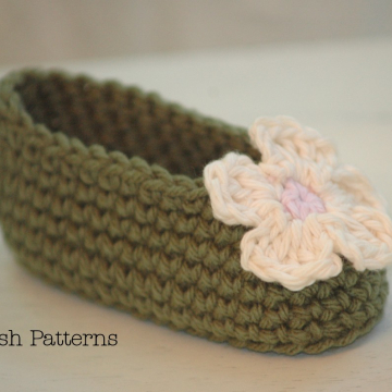 Easy Crochet Pattern Baby Booties & Flower | Baby Slippers